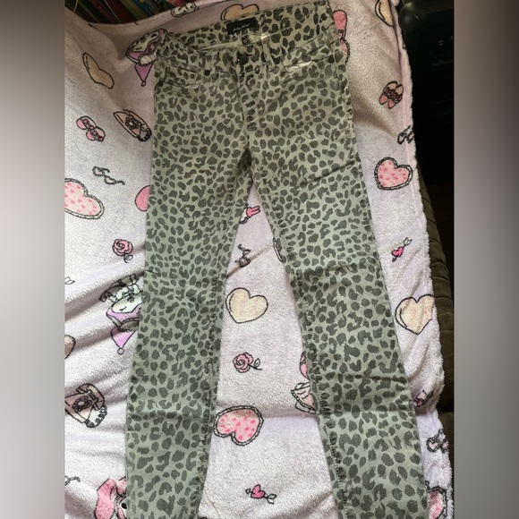 Baby phat leopard print jeans🖤 - Picture 4 of 4